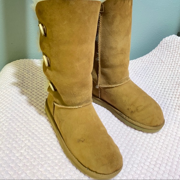 UGG BAILEY BUTTON TRIPLET II BOOT - Picture 1 of 8